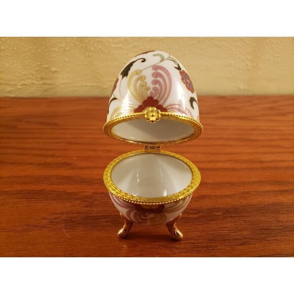 Vintage Footed Trinket Egg Box Floral Flower Porcelain Victorian Style Gold Trim - Picture 2 of 4